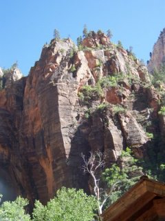 The mandatory park shuttles will run on weekends only Oct. 24 through Nov. 22 and also on Nov. 26, 27 and 28, 2015 for the Thanksgiving holiday traffic. All shuttle bus operations will end for the 2015 season on the evening of Saturday, Nov. 28, 2015